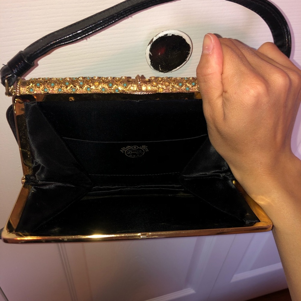 Purse 🖤🤖 - Picture 7 of 8